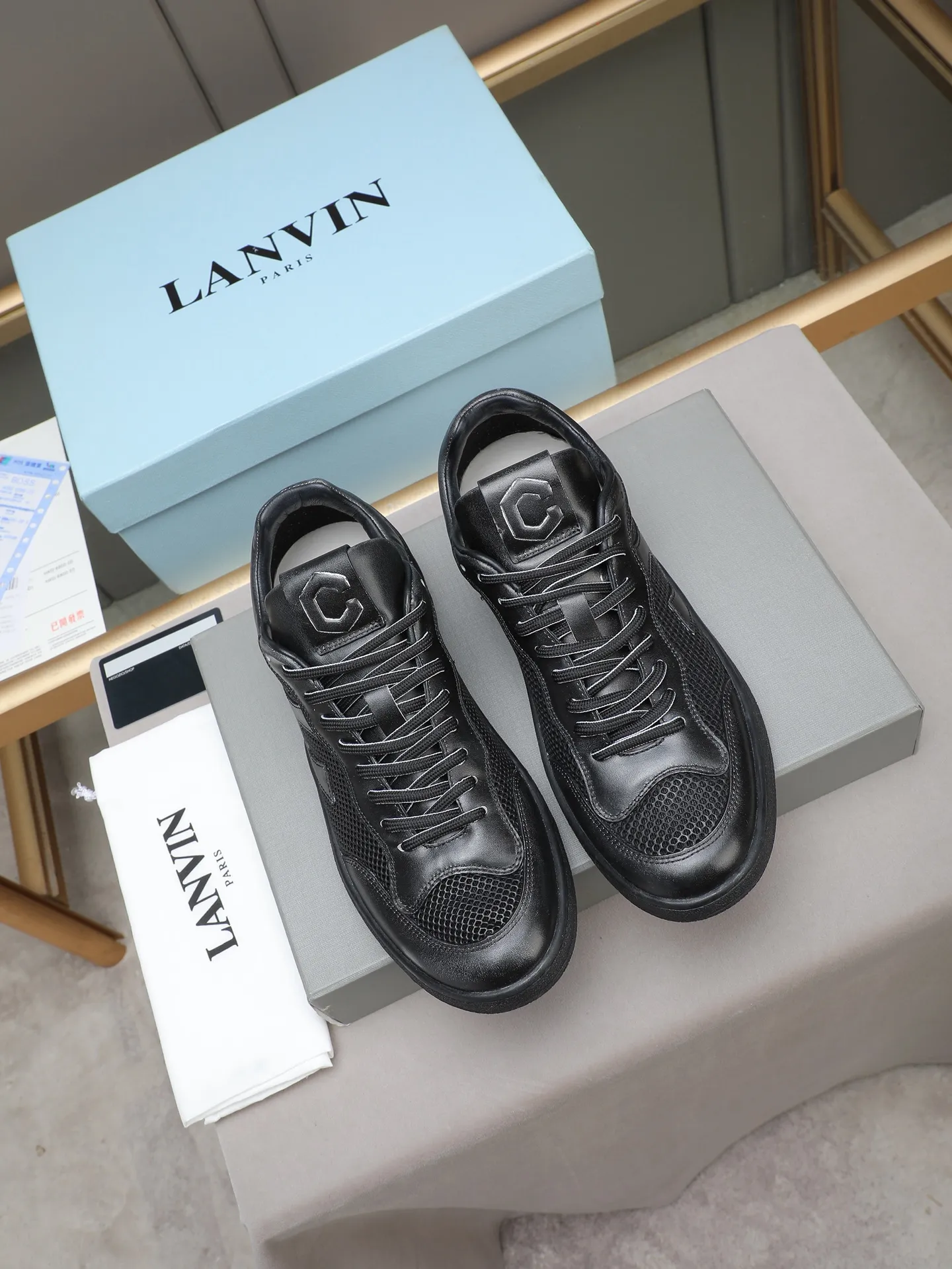 Men's shoes 💰640 [LANVIN] The latest fashionable item! High quality CLAY series‼ ️ The latest trendy products of the season 🌈Many bloggers have planted grass and purchased the original open-mold customization. The upper and outsole are sewn with mark threads without edge sealing. Multiple material splicing combination design. Very versatile for fashionable and casual wear. Comfortable on the feet. Self-recommended. Upper cowhide + cow suede + breathable mesh lining. Foot-padding cowhide. Exclusive original open-mold clear logo rubber outsole ⚠️38-44 (customized for 45)
